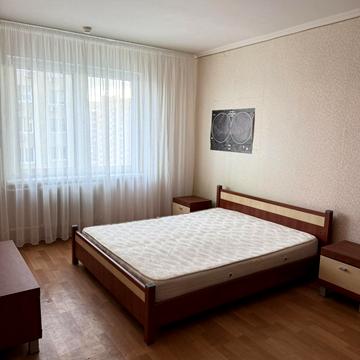 Анни Ахматової вул., 28