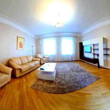 Богдана Хмельницького вул., 49