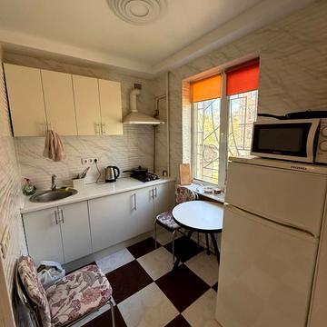 Миколи Міхновського бульв. (Дружби народів), 25