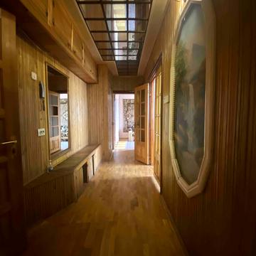 Захисників України вул., 5