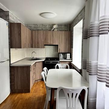 Старий Поділ вул., 20