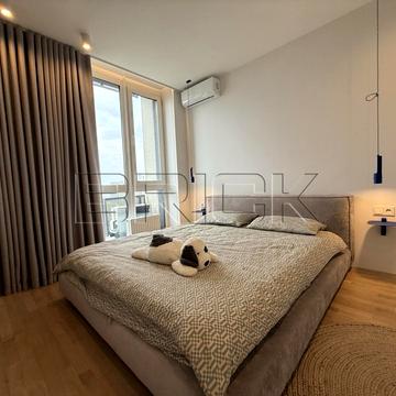 Зарічна вул., 4