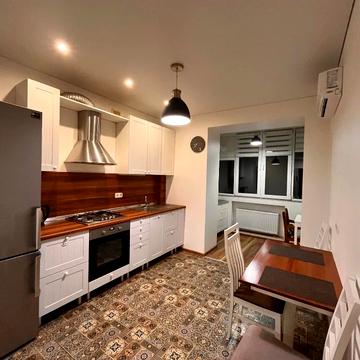 Набережна Перемоги вул., 62