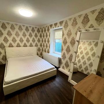 Миколи Гнатюка вул. (Ласточкіна), 38