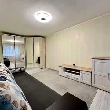 Богдана Хмельницького просп. (Героїв Сталінграда), 8-В