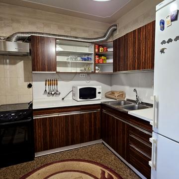 Йорданська вул. (Лайоша Гавро), 9-Є