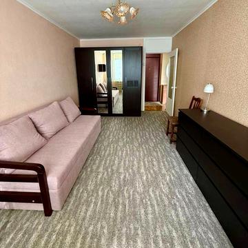 Оболонська пл. (Дружби Народів СРСР), 5