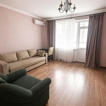 Дніпровська набережна вул., 19