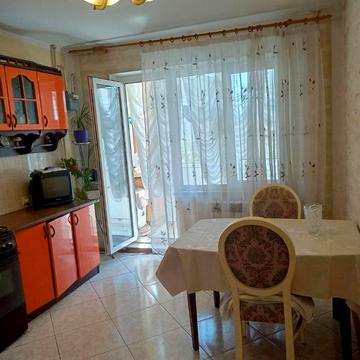 Тополина вул., 16