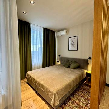 Дніпровська набережна вул., 18-Б