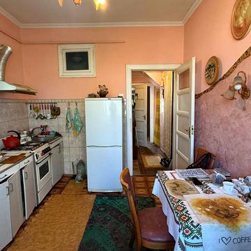 Переяславська вул., 11