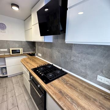 Янтарна вул., 75