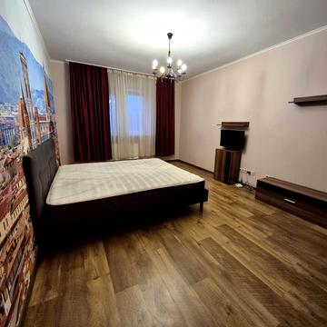 Воскресенська вул., 14-Б