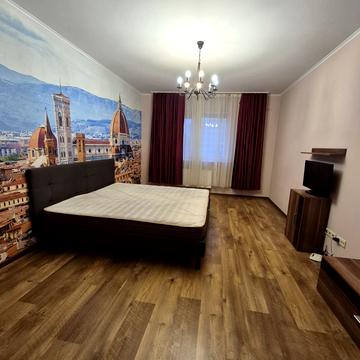 Воскресенська вул., 14-Б