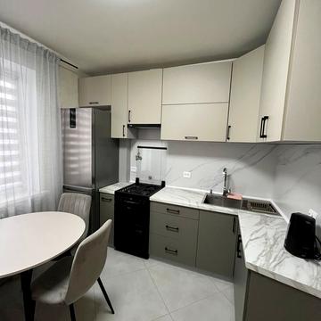 Євгена Коновальця вул., 12