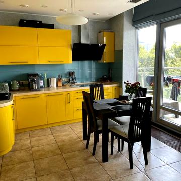 Раїси Окіпної вул., 18