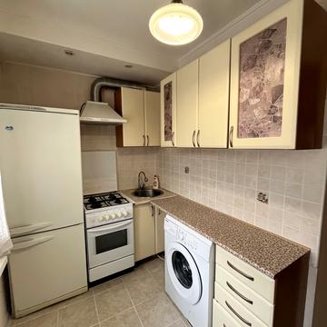 Велика Васильківська вул. (Червоноармійська), 136