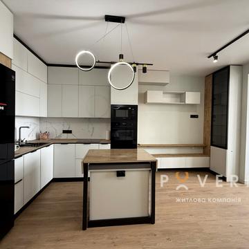 Залізнична вул., 3