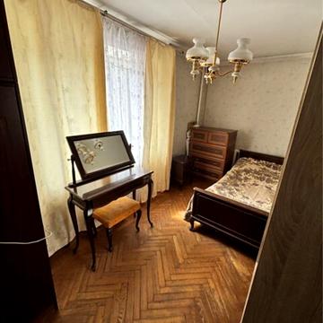 Героїв Крут вул. (Валентини Терешкової), 52