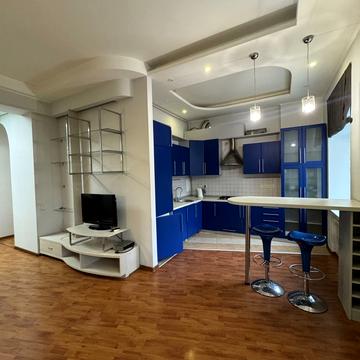 Велика Васильківська вул. (Червоноармійська), 52