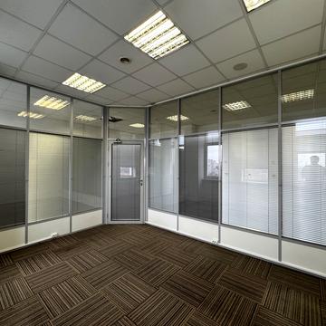 Героїв Космосу вул., 4