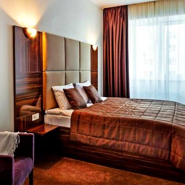 Миколи Міхновського бульв. (Дружби народів), 14-16