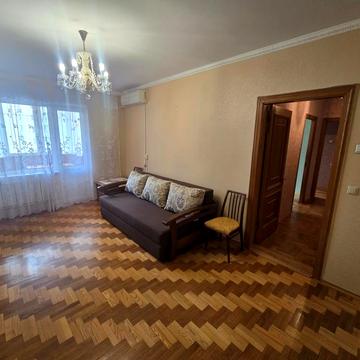 Срібнокільська вул., 8