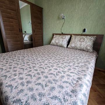 Срібнокільська вул., 8
