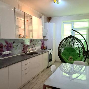 Івана Кавалерідзе вул., 5