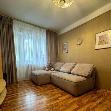 Мілютенка вул., 14