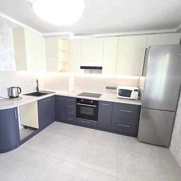 Академіка Глушкова просп., 9-Є