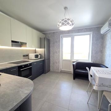 Академіка Глушкова просп., 9-Є