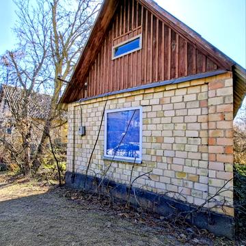 Яблунева вул., 42