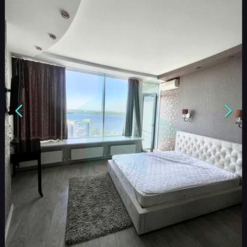 Дмитра Яворницького просп. (Карла Маркса), 1