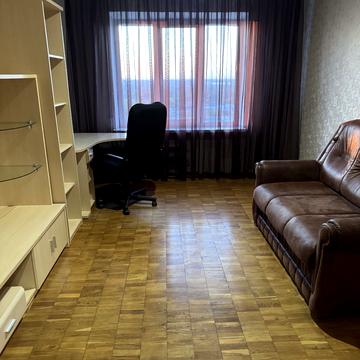 Каштанова вул., 4