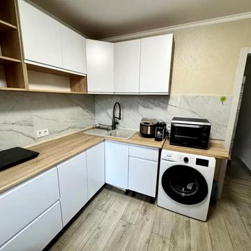 Академіка Булаховського вул., 40