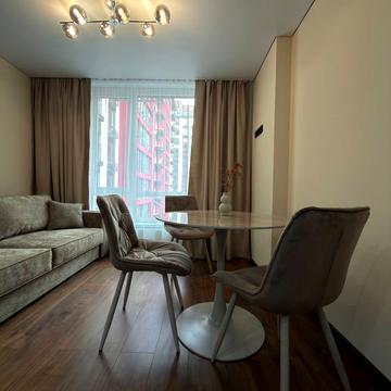 Романа Левицького вул., (Будинок 4)