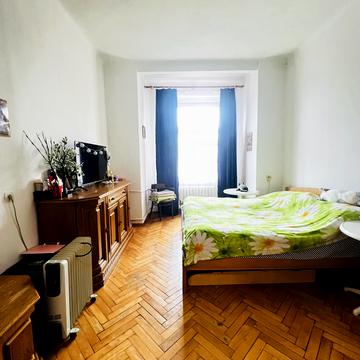 Верховної Ради бульв., 13