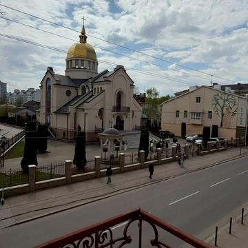 Чорновола вул., 52