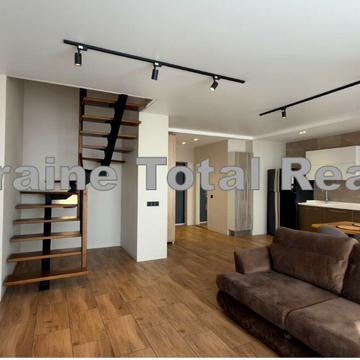 Миколи Гулака вул., 4