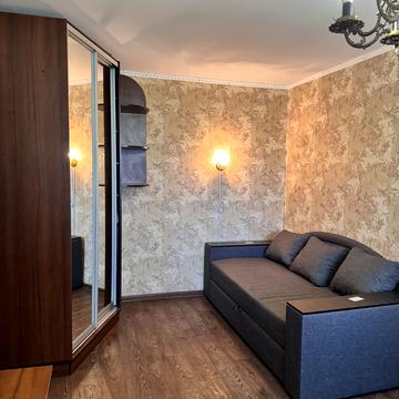 Набережна Перемоги вул., 124