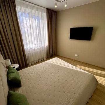 Героїв Небесної Сотні просп., 16/8