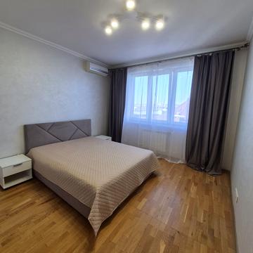 Дніпровська набережна вул., 23