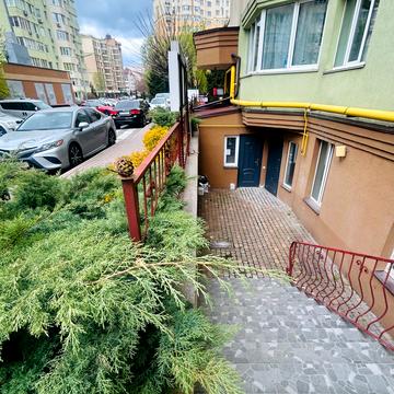 Боголюбова вул., 18