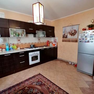 Тролейбусна вул., 30