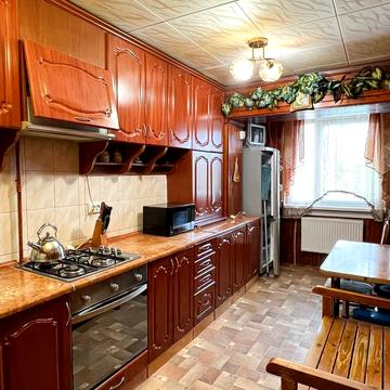 Нафтовиків вул., 26