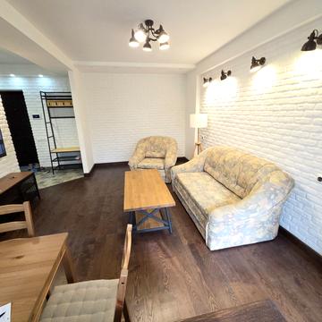 Кудрявський узвіз, 4