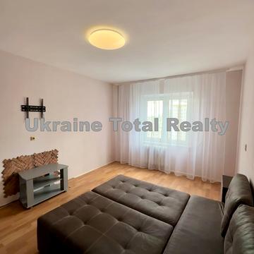 Милославська вул., 32/51а