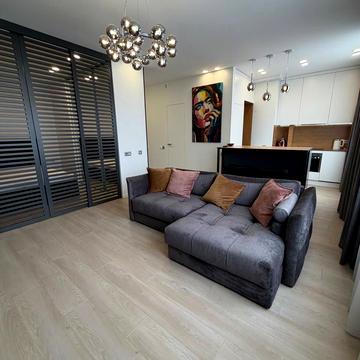 Юнацька вул., 8