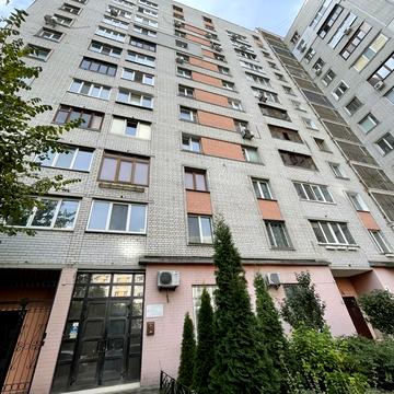 Василя Верховинця вул., 10